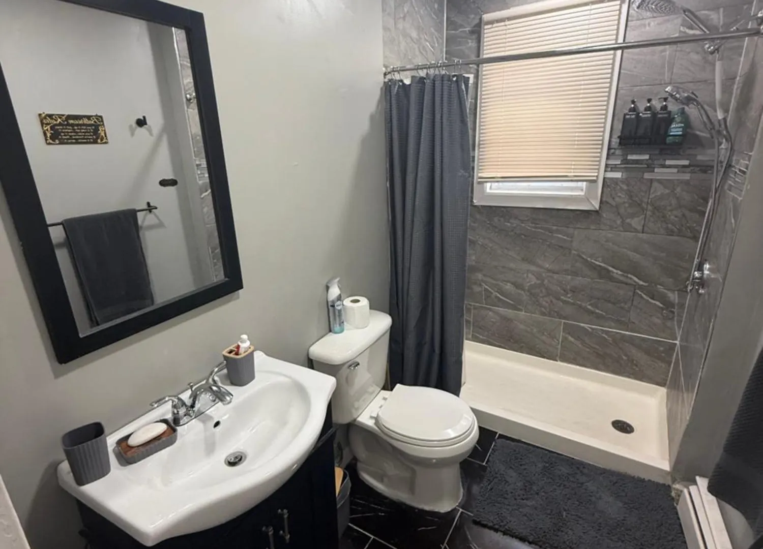 Homestay Ewr Private Bedroom In Elegant Condo - Room 2C Elizabeth