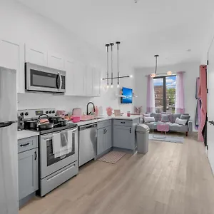 Apartment Pink Heaven Indoor Pool, Free Parking, Near Nyc, Elizabeth